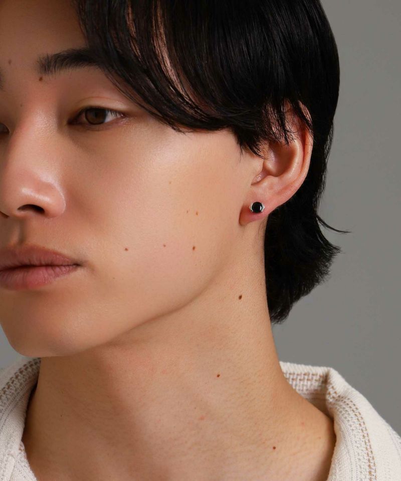 BASIC”ブリリアントカットピアス（シルバー×ブラックジルコニア