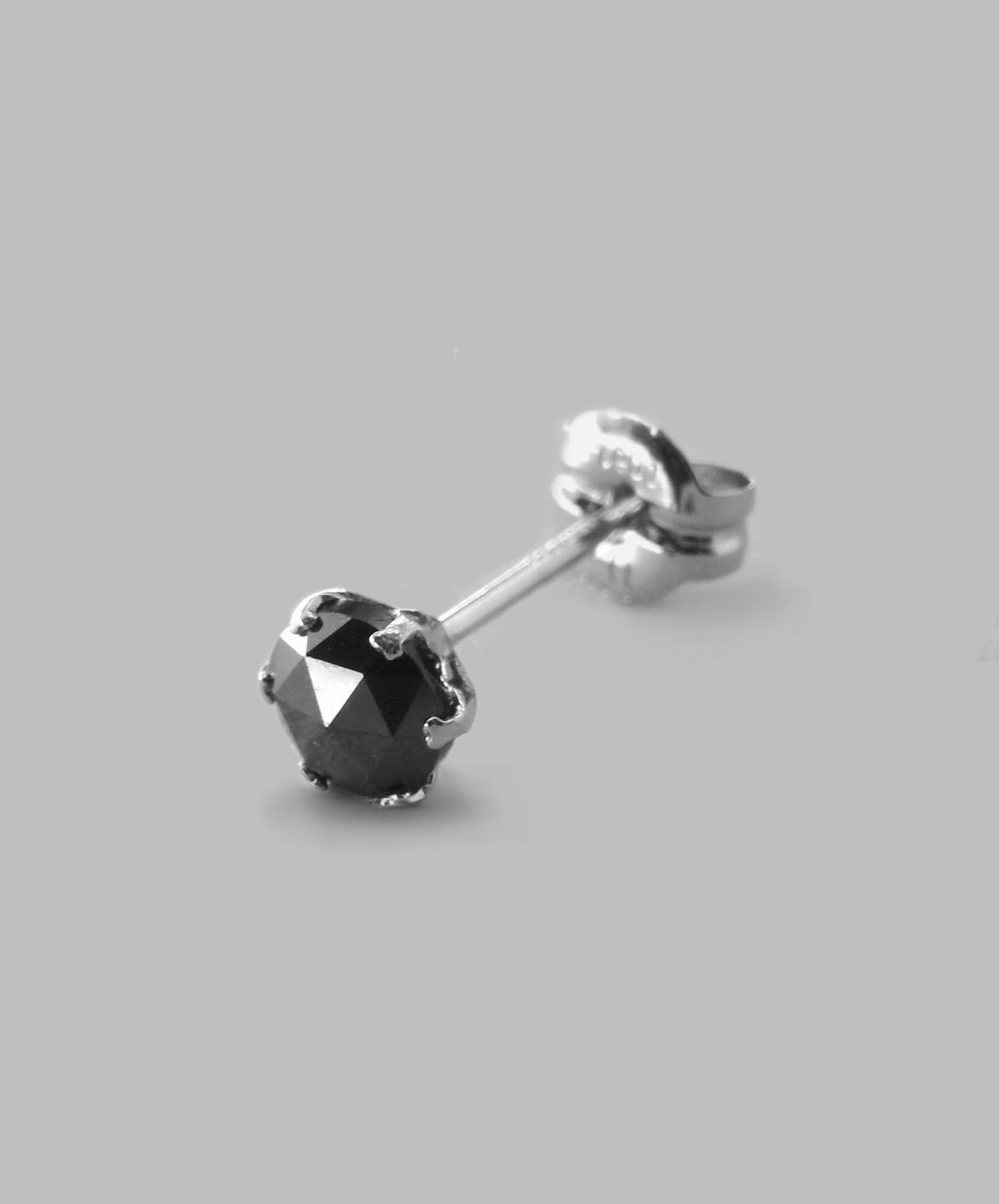 ブラックダイヤモンドピアス/Sサイズ/プラチナ900 | ライオンハート 