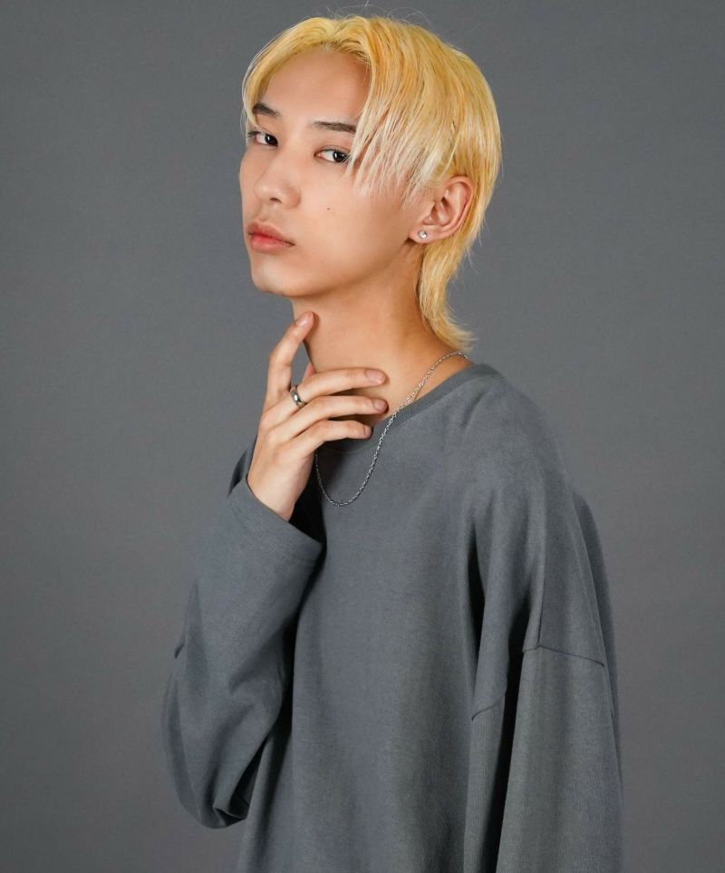 【WEB限定】トライスタッズピアス/サンド/サージカルステンレス（シルバー・ブラック）