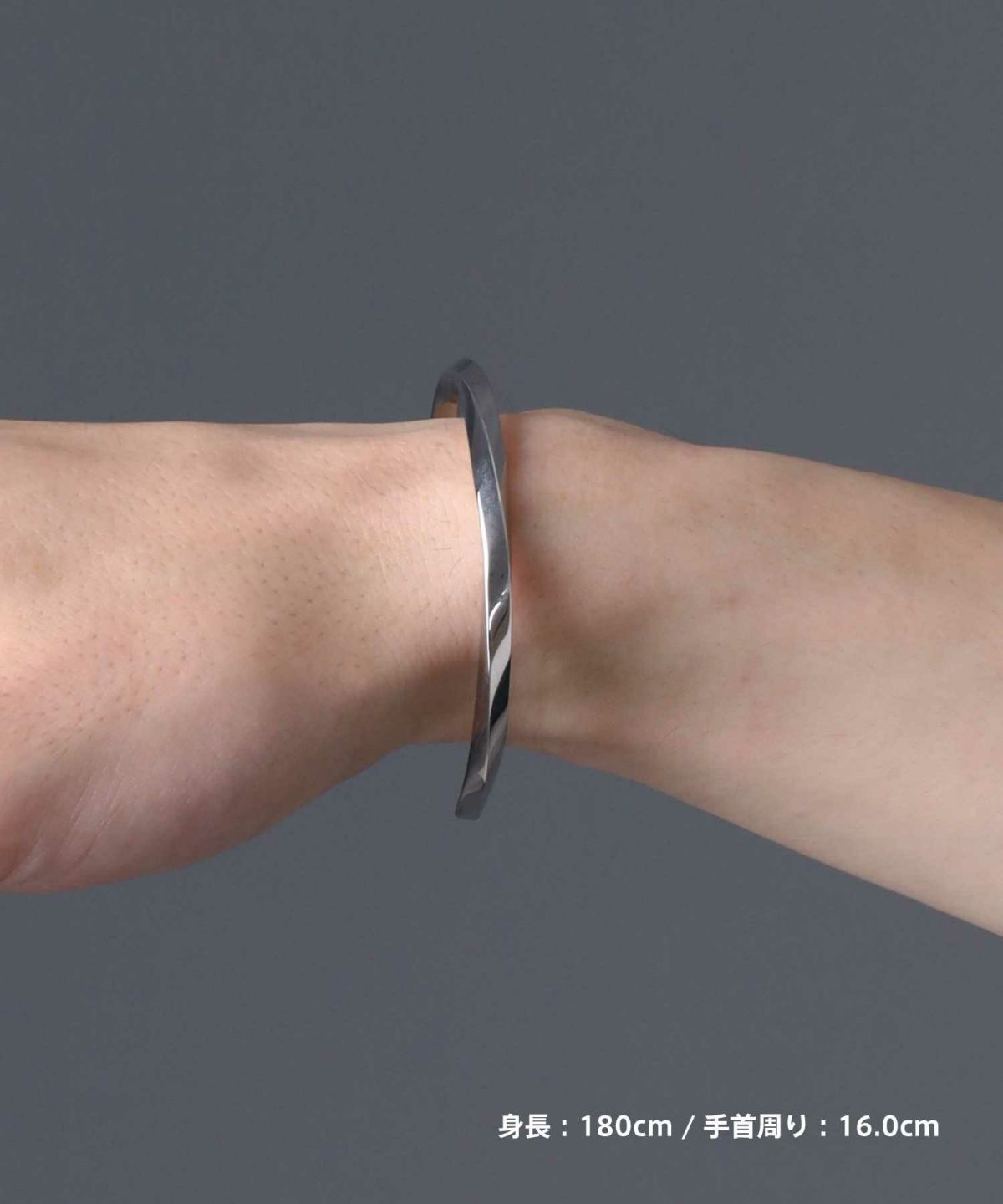 【WEB限定】ツイストエッジバングル/サージカルステンレス