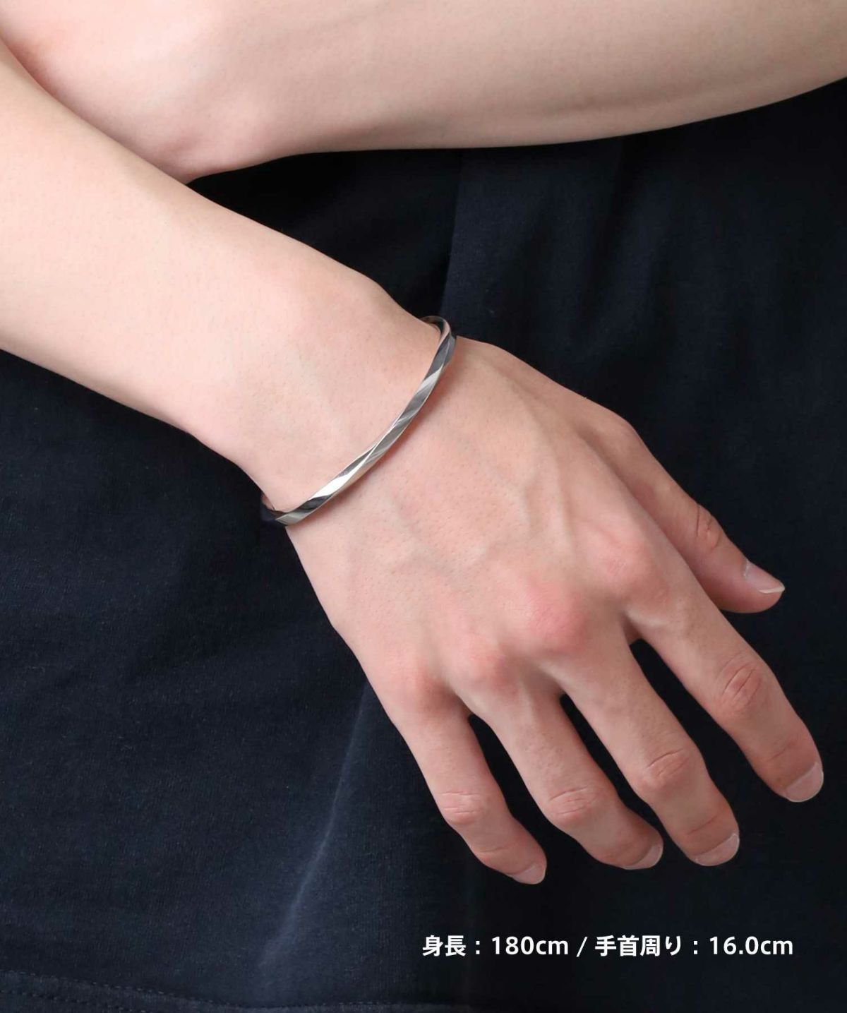 【WEB限定】ツイストエッジバングル/サージカルステンレス