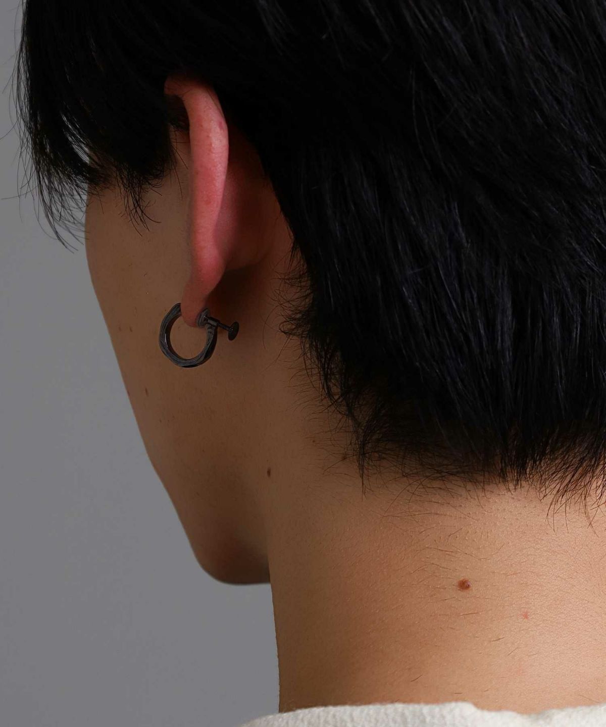 シルバーイヤリング/ツイストテクスチャー/シルバー925（ブラック）