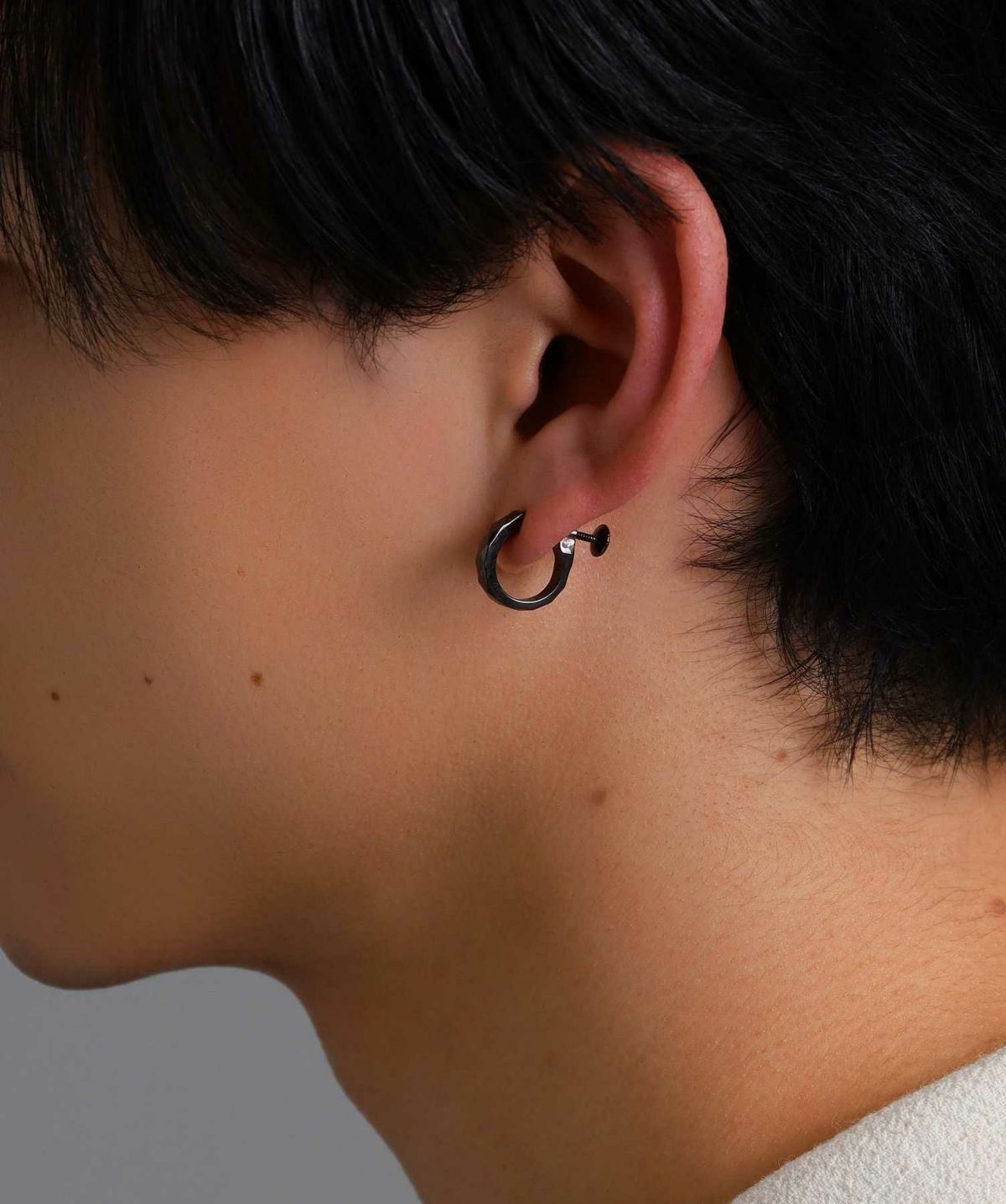 シルバーイヤリング/カッティング/シルバー925（ブラック）