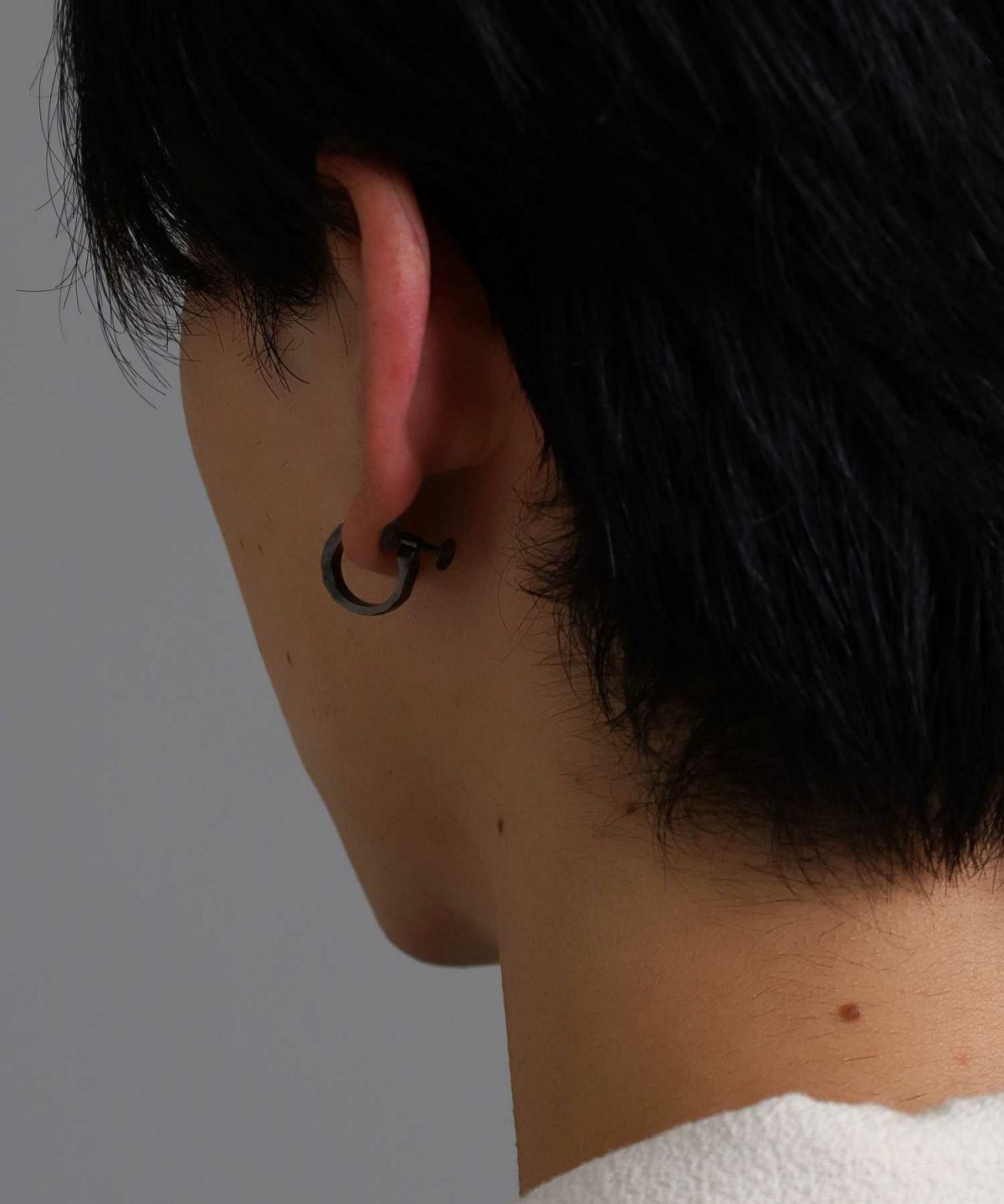 シルバーイヤリング/カッティング/シルバー925（ブラック）