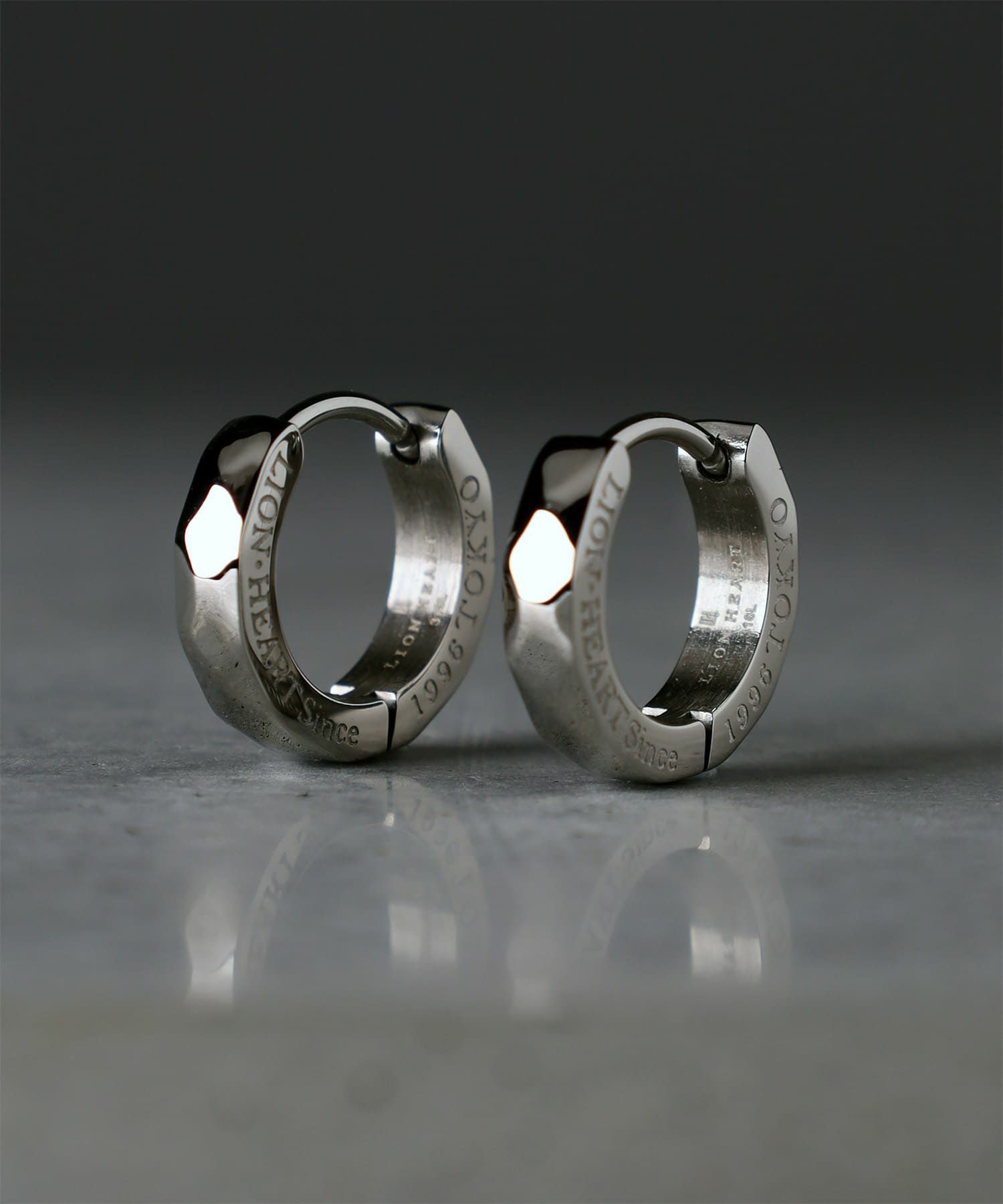 【限定展開】“THE EDGE”エングレイブカッティングフープピアス（2点セット）/スペシャルパッケージ/サージカルステンレス（金属アレルギー対応）