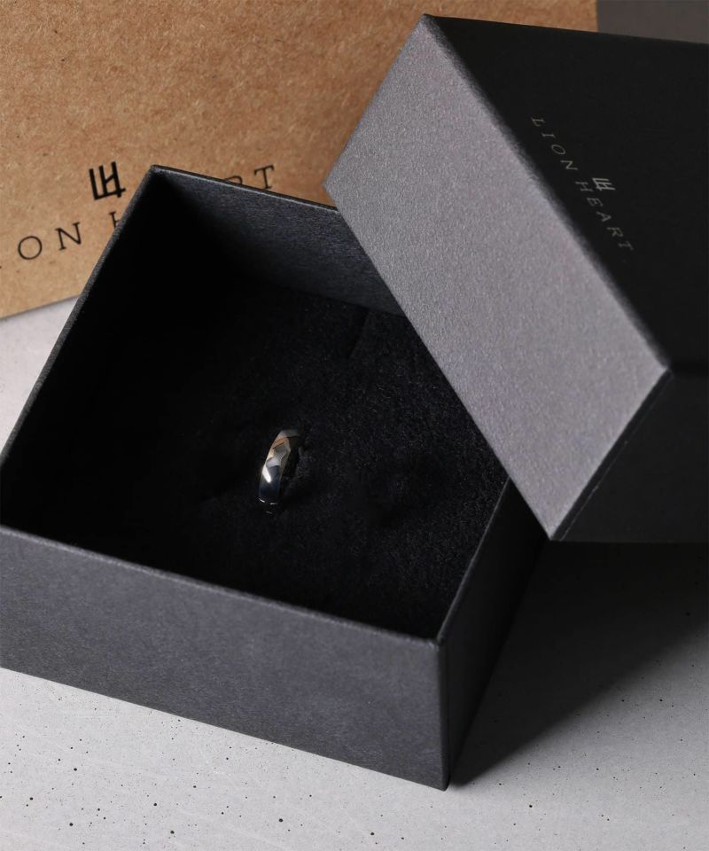 【限定展開】“THE EDGE”エングレイブカッティングフープピアス/スペシャルパッケージ/サージカルステンレス（金属アレルギー対応）