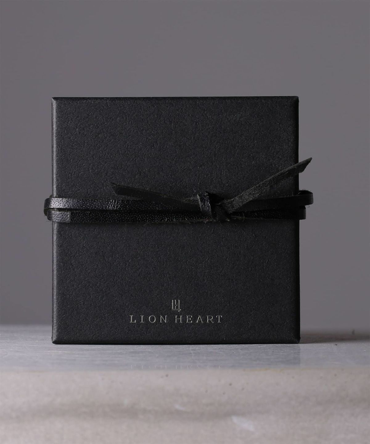 【限定展開】“THE EDGE”エングレイブカッティングフープピアス/スペシャルパッケージ/サージカルステンレス（金属アレルギー対応）