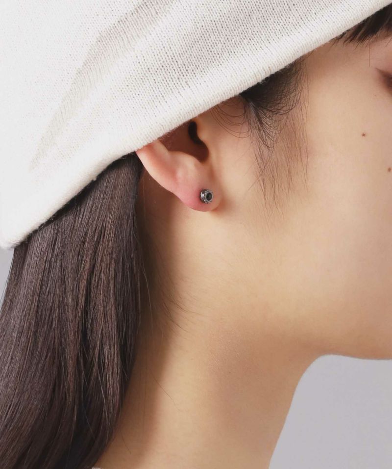 限定展開】“HAWAIIAN”ジルコニアスタッズピアス（ライトブラック