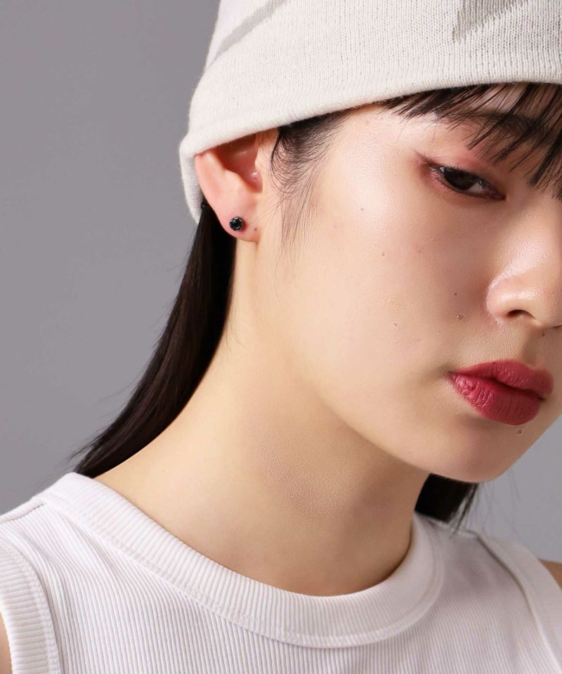 限定展開】“HAWAIIAN”ジルコニアスタッズピアス（ライトブラック