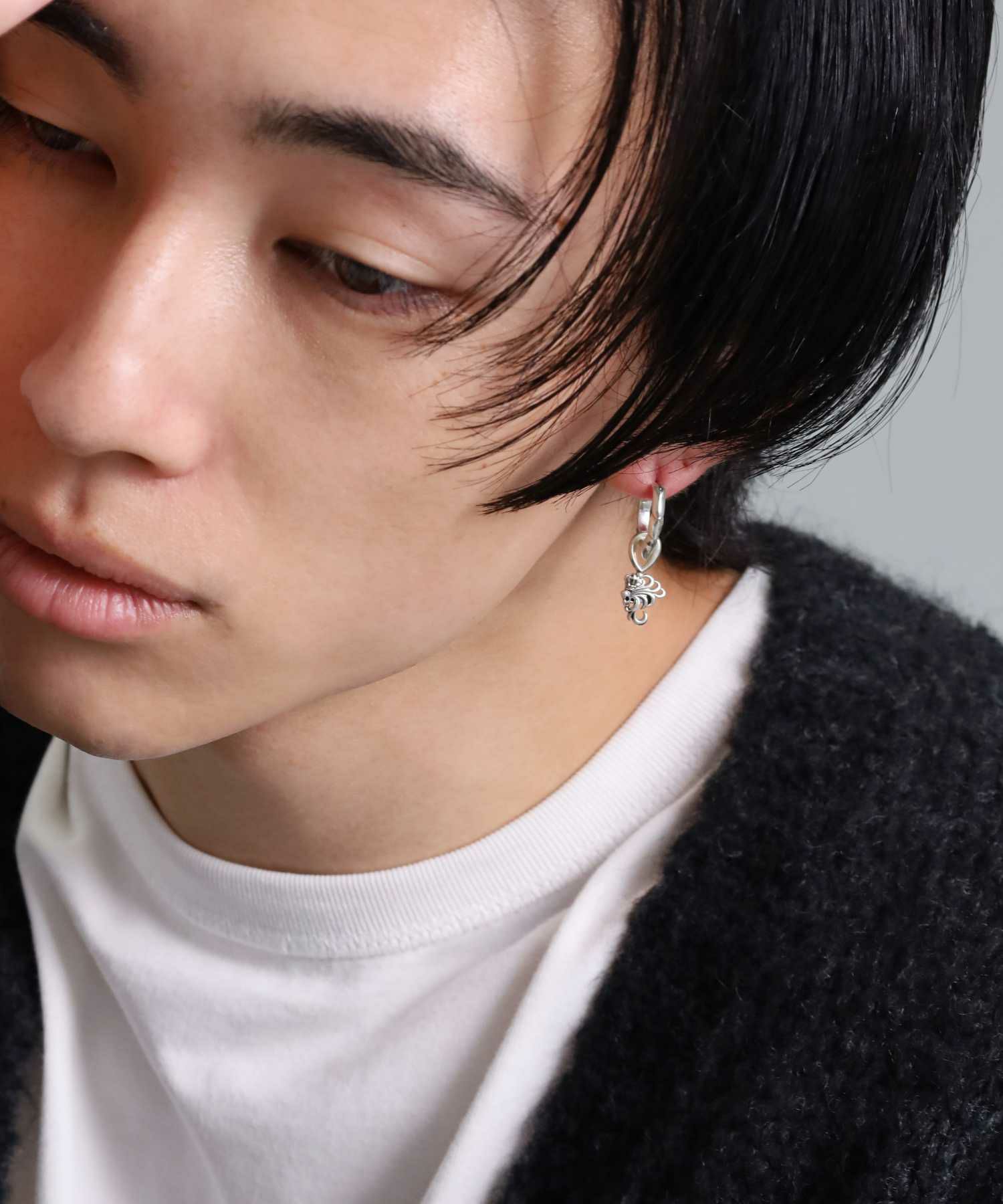 HOWL”クロッシングピアス（タテガミフープ＆HOWLチャーム）/シルバー