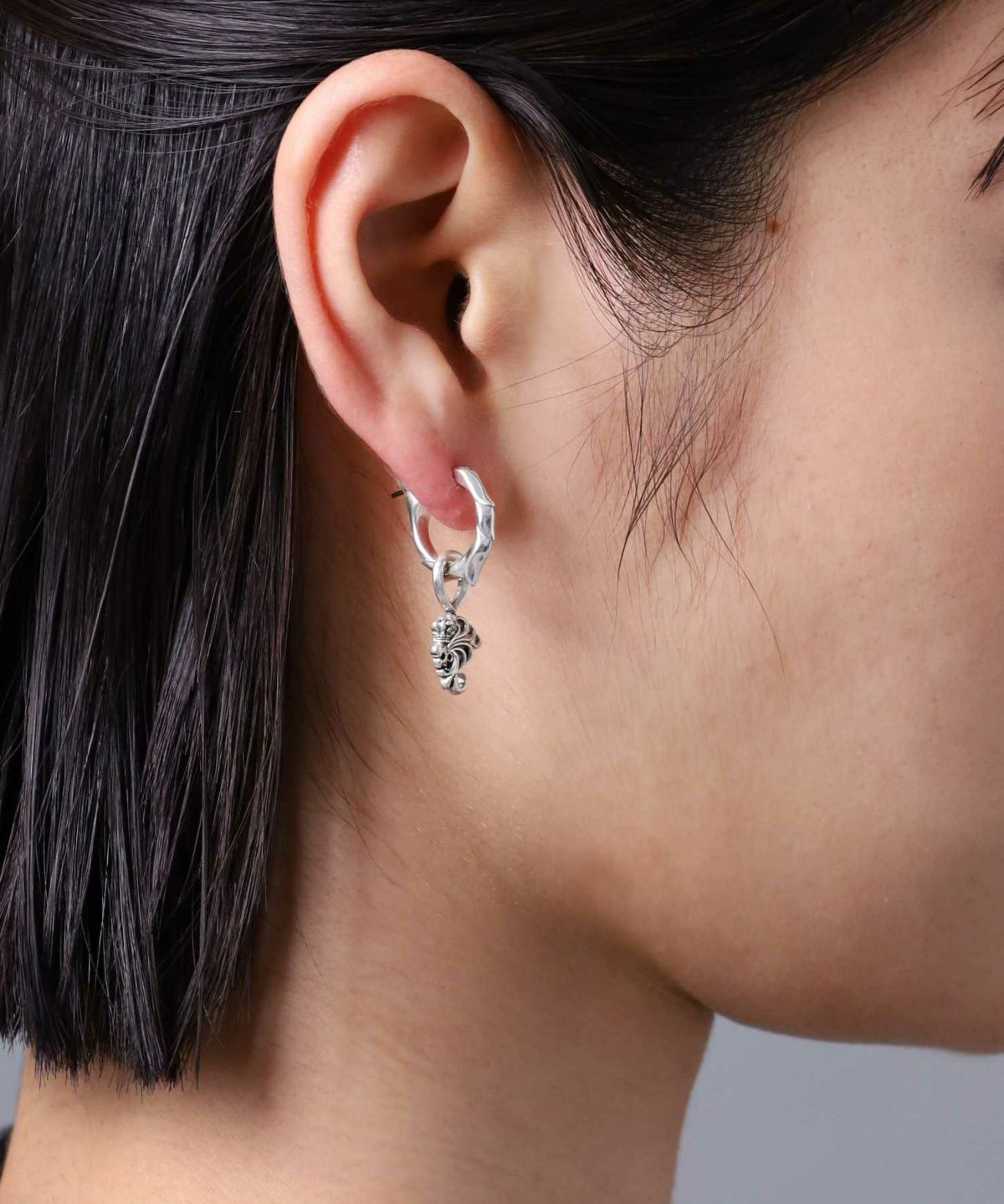  “HOWL”クロッシングピアス/タテガミフープ＆HOWLチャーム/シルバー925