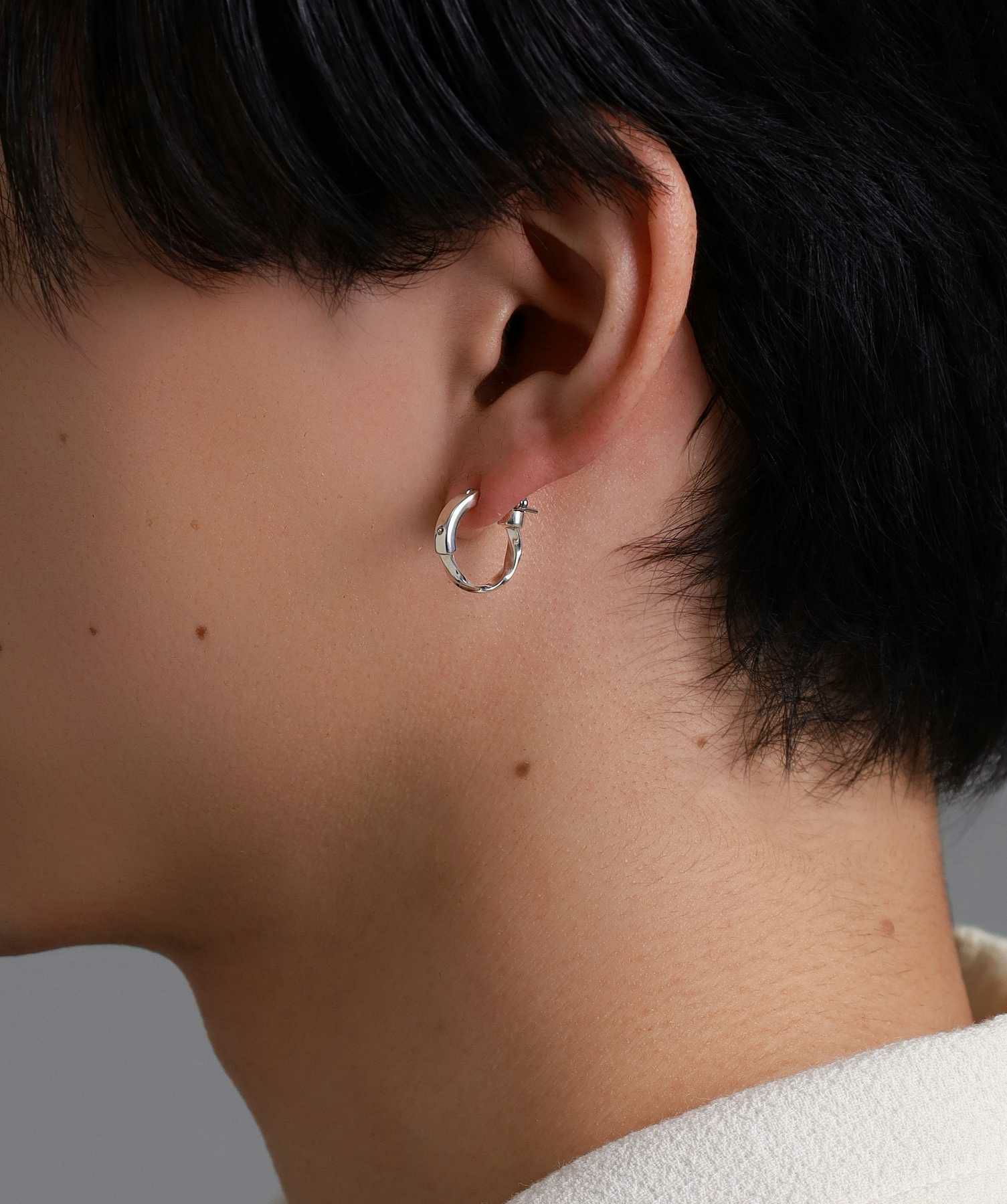 新品付属品完備　ライオンハート クロッシングピアス プレイングツイスト 925 for Gift”クロッシングピアス（ハーフツイスト）/シルバー925 | LION